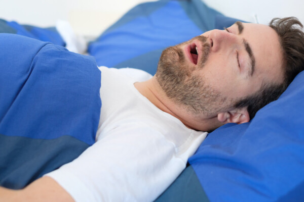 Uyku apnesi, bağışıklık sistemini baskılayarak koronavirüs tedavisini çıkmaza sokuyor!