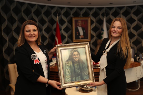Naz Elmas, ‘’Türkiye’nin İlk Seçilmiş Kadın Belediye Başkanı Leyla Atakan’ı Canlandırmak Benim için Büyük Onur’