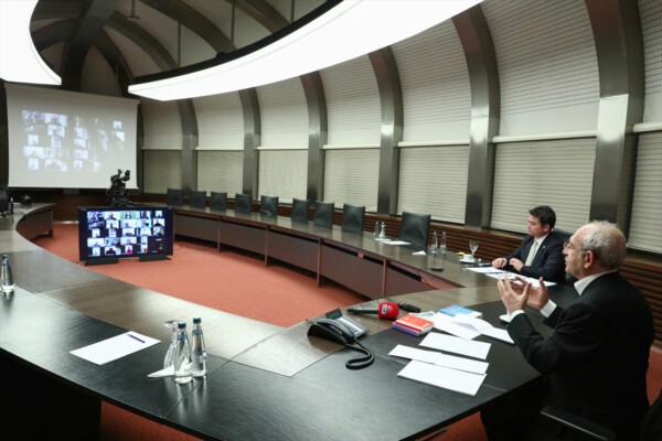 Kılıçdaroğlu, Bursalı dernek başkanları ile video konferans toplantısında buluştu