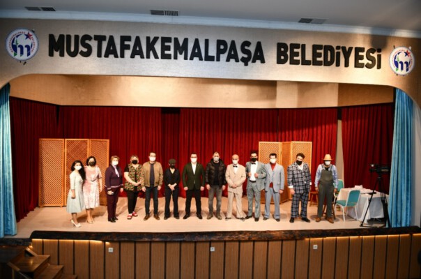 Bursa Mustafakemalpaşa Belediye Başkanı Kanar’dan tiyatroculara sürpriz