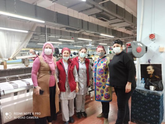 İYİ Parti’li kadınlardan fabrika çalışanlarına anlamlı jest: