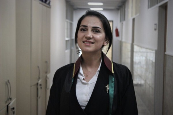 Bursa’da Uludağ Üniversitesi’nin hemşiresiydi, şimdi avukatı