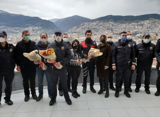 Bursa’da polis ekiplerine ’ihbar’lı kutlama