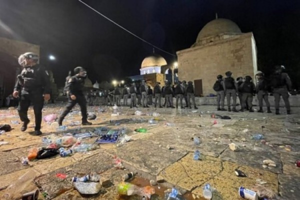 İsrail polisinden Mescid-i Aksa’ya saldırı