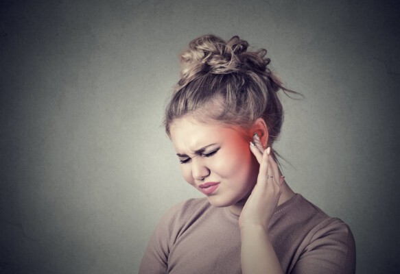 Kulağınızdaki ağrının nedeninin gırtlak kanseri belirtisi olabileceğini biliyor muydunuz?