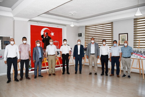 İznik Öğretmen evinde 15 Temmuz Fotoğraf Sergisi açıldı.