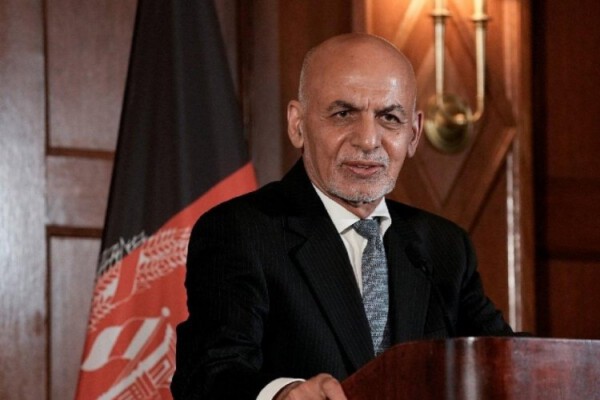 Afganistan Cumhurbaşkanı ülkeyi terk etti!