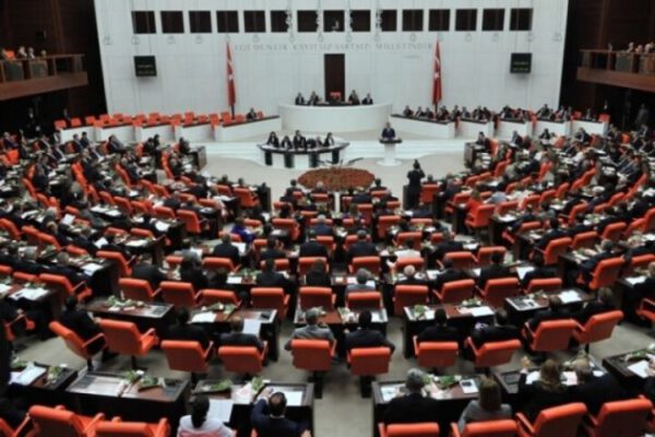 Suriye-Irak tezkeresi Meclis’ten geçti