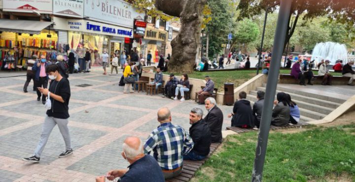 Bursa’nın Kalbindeki ÇAKMA BANK Olayına Muhalefetten Yüksek Perde Tepki! “Bursalıların Olan Orhangazi Parkı’nda Artık Huzur İstiyoruz!”