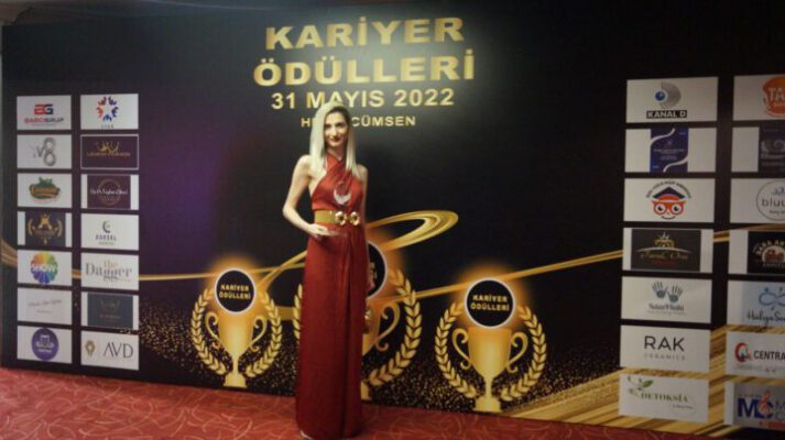 Pınar Erkmen muhteşem gecede ödülünü aldı!