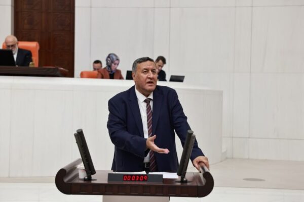 GÜRER: “BAĞ-KUR’LULAR TESCİL HAKKI VERİLSİN”