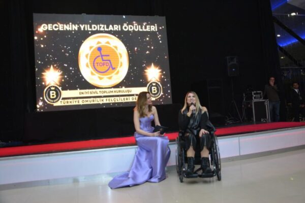 BEST OF MEDYA ‘GECENİN YILDIZLARI’ ÖDÜLLERİ SAHİPLERİNİ BULDU MUHTEŞEM GECEDE YILDIZLAR GEÇİDİ YAŞANDI
