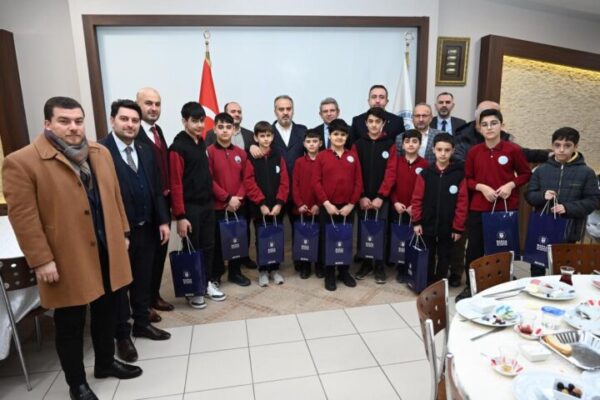“Allah içinizden iman edenlerle, ilme nail olanların derecelerini yükseltir.”