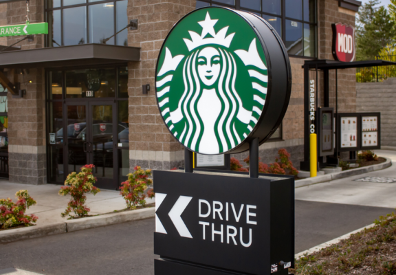 Starbucks’tan sürdürülebilir konseptiyle yepyeni bir Drive Thru mağazası!