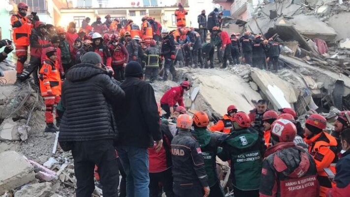 DEPREM GERÇEĞİNİ ANLATAN YÜREKLİ GAZETECİLERE, YARDIMA GİDEN TÜM KURUM VE İNSANLARA TEŞEKKÜRLER.
