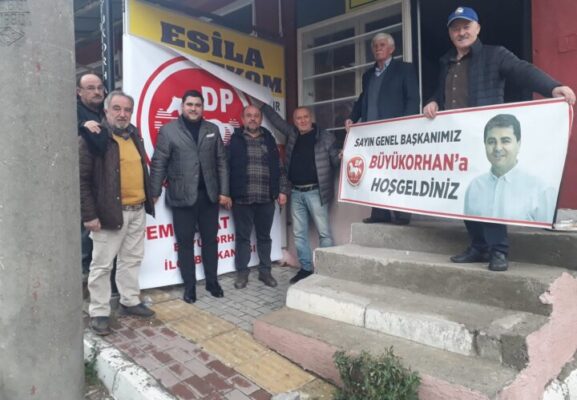 Şahinkaya Mağarası’na Türk bayrağı! Demokrat Başkan şov yaptı!
