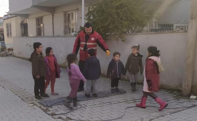 Karnınız Aç mı ? Diyorum… Annemi Kurtardınız mı ? Diye Soruyor