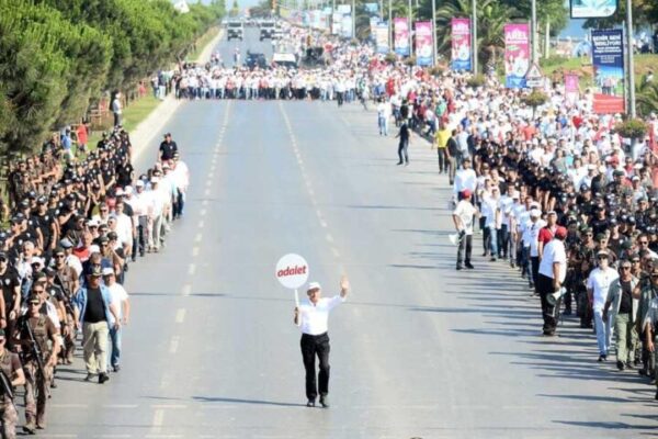CHP GENEL BAŞKANI KEMAL KILIÇDAROĞLU ARTIK HALKLARIN UMUDU, ÜLKENİN KURTULUŞ VE SAYGINLIĞININ BEKLENEN LİDERİ OLMUŞTUR.