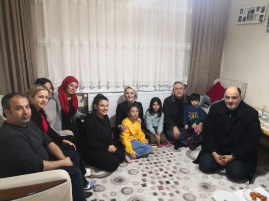 GELECEK BURSA; “Depremzede Ailelere Kucak Açtık Ama Onların İhtiyaçlarını Ne Kadar Karşılayabiliyoruz?”