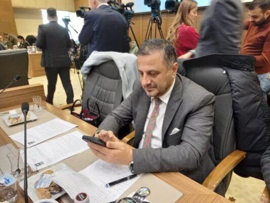 Türkiye’nin Kaderini Değiştirecek Olan 2023 Seçimlerine Parti İçi Demokrasi Askıya Alındığı İçin Aday Değilim!