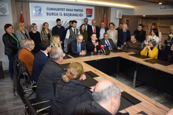 OKUL HARÇLIKLARINI BİRİKTİRDİ MİLLETVEKİLİ ADAY ADAYI OLDU