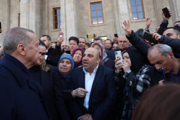 KARACABEY HÜRRİYET; AK Partili Bursa Milletvekilleri Cumhurbaşkanımızın “Sorunu Çözün” Talimatına Rağmen Aylardır Bizden Köşe Bucak Kaçıyorlar!
