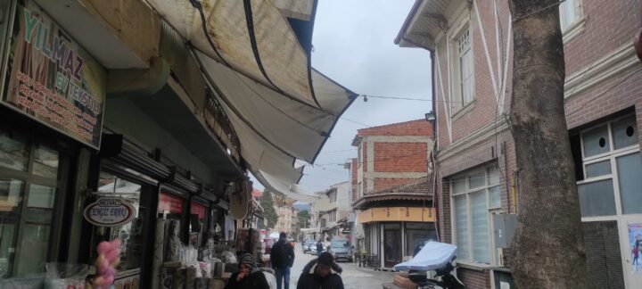 İYİ PARTİ YEŞEHİR; KARABACAK SOKAKTAKİ GÖRÜNTÜ ÇARŞIYA YAKIŞMIYOR!