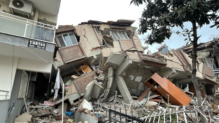Depremzede kardeşlerini unutmadılar Kendileri küçük yürekleri büyük