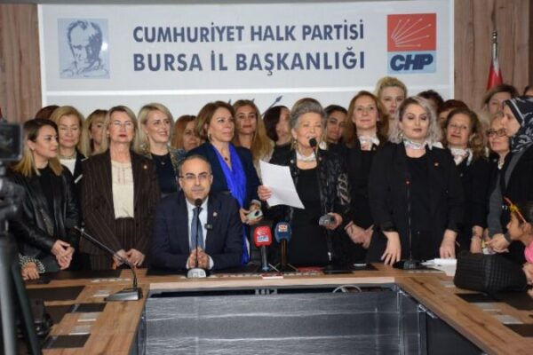CHP’Lİ KADINLAR BURSA’DA SALONA SIĞMADI