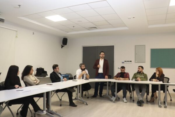 Çalışır: Tek derdimiz mesleğimiz…