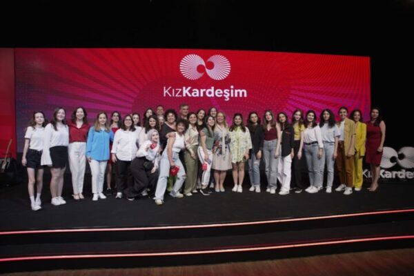 Kız Kardeşim Projesi, Burs Programı, Güçlenme Programı ve Yeni İş Birlikleri ile Genç Kadınlara Desteğini Sürdürüyor