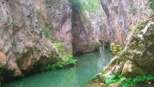CEHENNEM SICAKLARINDA CENNET’İN SERİN SULARINA GİRİYORUZ.