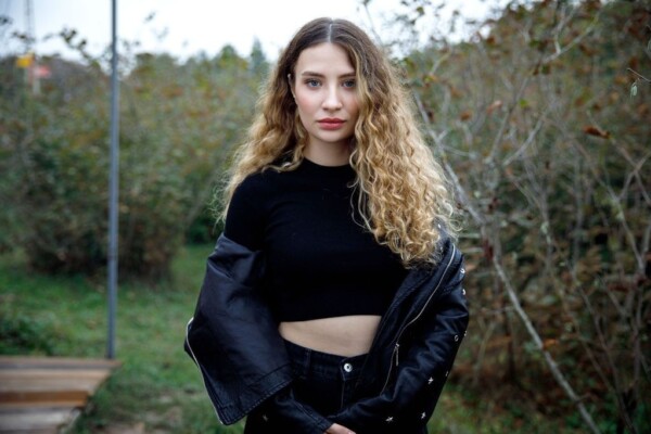 IRMAK ARICI’DAN İKİ YENİ ŞARKI