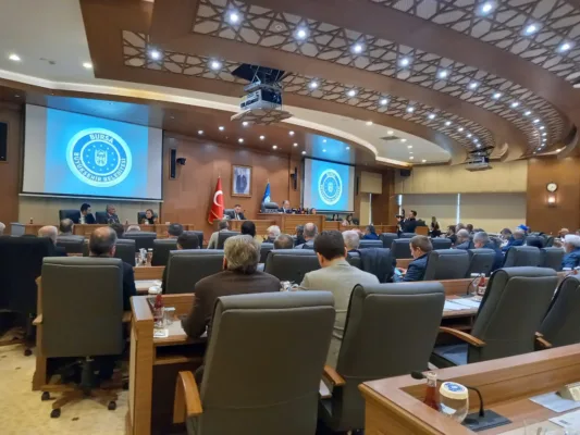 Ulucami Avlusundaki Taciz Gündeme Geldi! Büyükşehir Meclisi’nde Gerginlik!