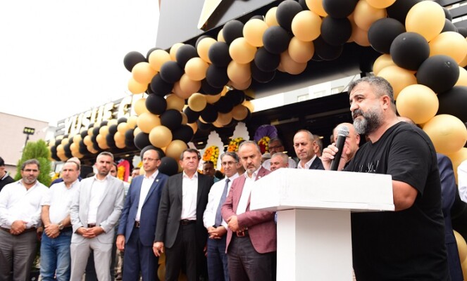 Yusuf Çelik’ten 3. şube Yusuf Çelik Et Kuzu Döner’e görkemli açılış