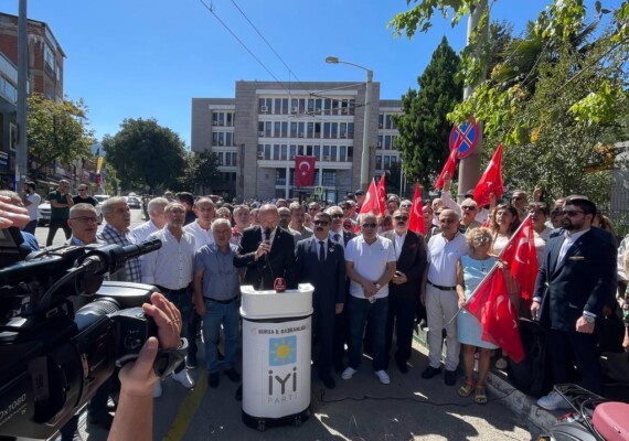 İYİ Parti’den MEB önünde Silahların Gölgesinde EĞİTİM PROTESTOSU!..