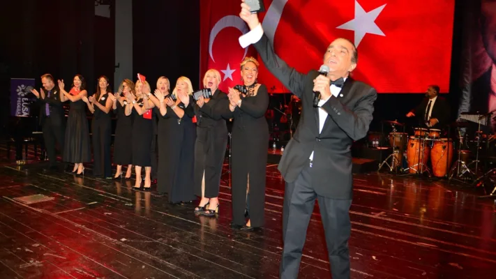 FAHİR ATAKOĞLU YÖNETTİ BUSADER KOROSU SÖYLEDİ BUSADER’DEN 100. YILA UNUTULMAZ KUTLAMA
