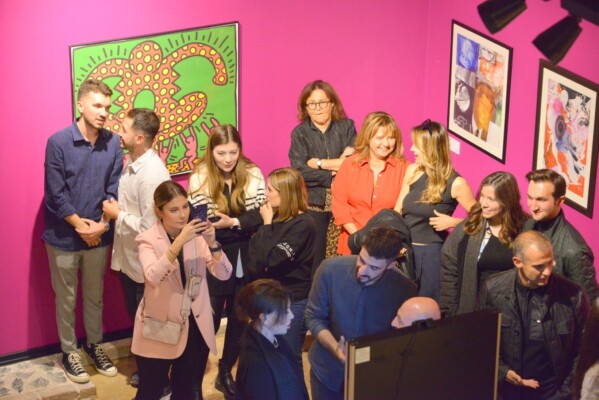 POP-ART HAREKETİNİN ÖNCÜSÜ ANDY WARHOL’UN ESERLERİ LALE VAKFI’NDA SERGİLENİYOR