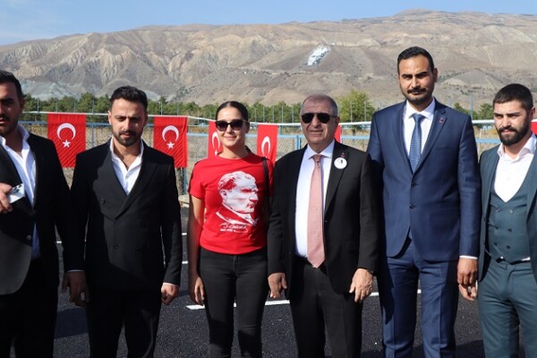 ÖZDAĞ, CUMHURİYETİMİZİN 100. YILINI ERZİNCAN’DA KUTLADI
