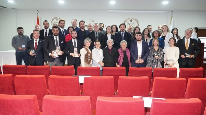 Özgür Aksoy ve Cengiz Göral şiir ve makale yarışmalarının ödülleri sahiplerini buldu