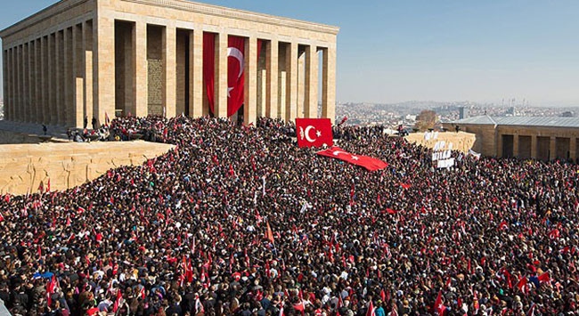 Seni sonsuza kadar kalbinde yaşatacak milyonlarca evladın var…