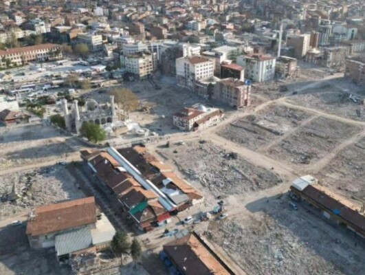 İSTANBUL ELEKTRİK TEKNİSYENLERİ ODASI GENİŞ BİR ALANDA BÜYÜK KAYIPLARA NEDEN OLAN DEPREM BÖLGESİNDE ÇALIŞMALARINA DEVAM EDİYOR
