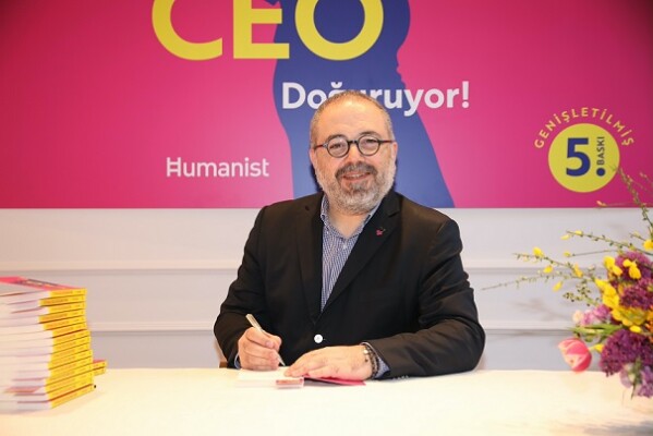 Murat Yeşildere EYVAH CEO DOĞURUYOR! 40. Uluslararası İstanbul Kitap Fuarı’nda