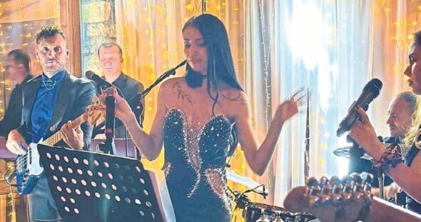 SANATÇI GÖZDE USLU’NUN PERFORMANSI TAM NOT ALDI