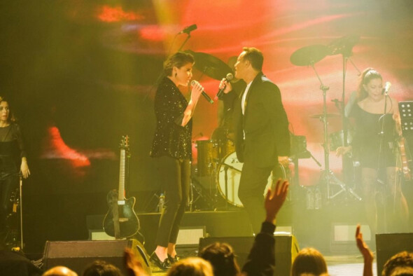 KONSERDE SÜRPRİZ İKİLİ