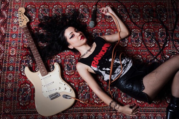 Türk Rock Müziği’nin Yeni ve Güçlü Seslerinden Rock Kadın Vokali Pınar Azizoğlu 6. Teklisi “ Kır Kalbimi ” ile 2023’e Veda Ederken Yılın Son Vurgununu Yaptı !