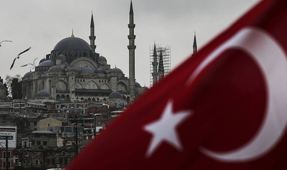 Dünya meşgalesinden uyan! Kulluğun gereği olan namaz için kıyama dur!