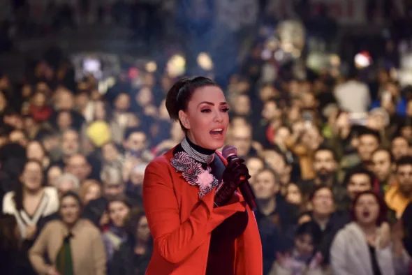 Yeşim Salkım’ın Bakırköy Belediyesi Konseriyle İstanbullular Yeni Yılı Coşkuyla karşıladı.