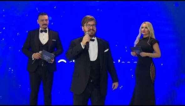 Tenor Sedat Can Öztoprak ödüllere doymuyor!