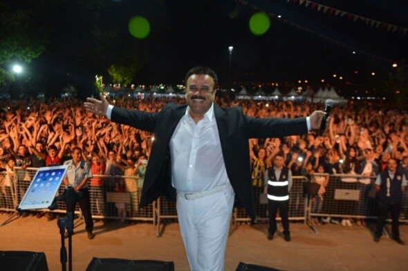 Bülent Serttaş Artemis Halı Bayi Toplantısında Sahne Alacak
